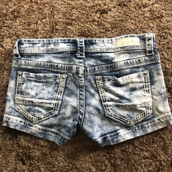 Day trip jean shorts - Picture 2 of 3